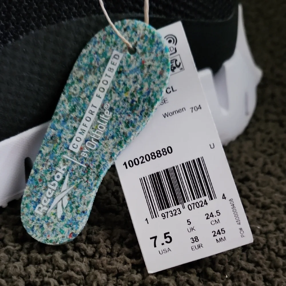 NWT Reebok Women's Sneakers - Picture 4 of 5